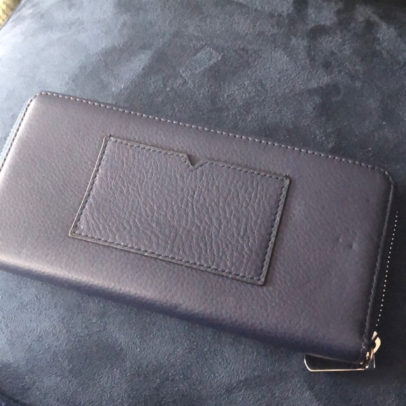 Vince Camuto navy zipper wallet - Picture 3 of 4